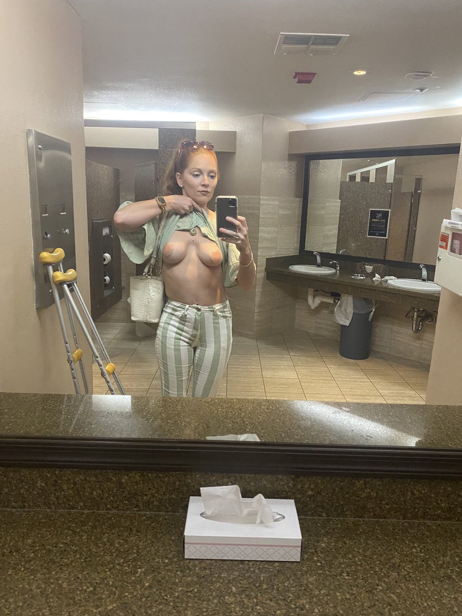 MaryJaneTheOG's tweet photo. NSFW flashing my Titties when out for dinner with my family! 🤷🏼‍♀️🤦‍♀️
.
#nsfwredhead #redhead #ginger #boobs https://t.co/6AU6SZSvsY