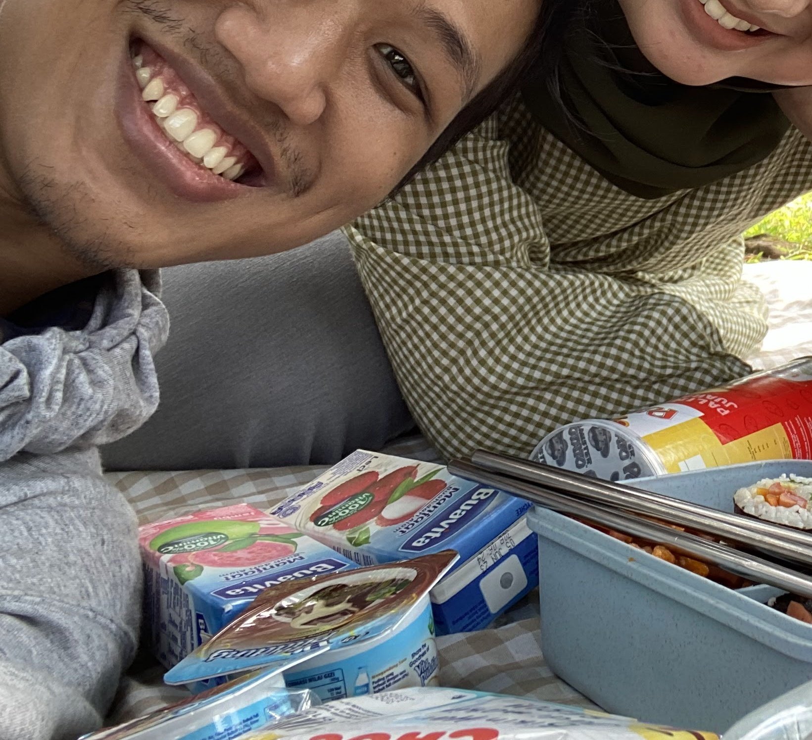 anggia-on-twitter-happy-national-bf-day-untuk-mas-mas-bergigi-rapi