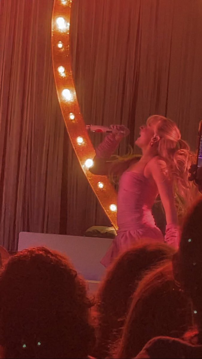 funinaminutee's tweet photo. a few more for ur feed. last night was everything:) @SabrinaAnnLynn https://t.co/Qshr7XLee9
