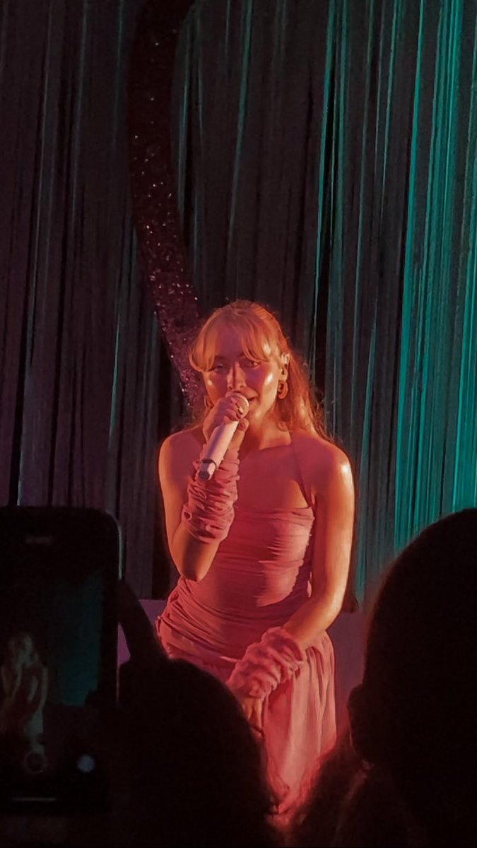 funinaminutee's tweet photo. a few more for ur feed. last night was everything:) @SabrinaAnnLynn https://t.co/Qshr7XLee9