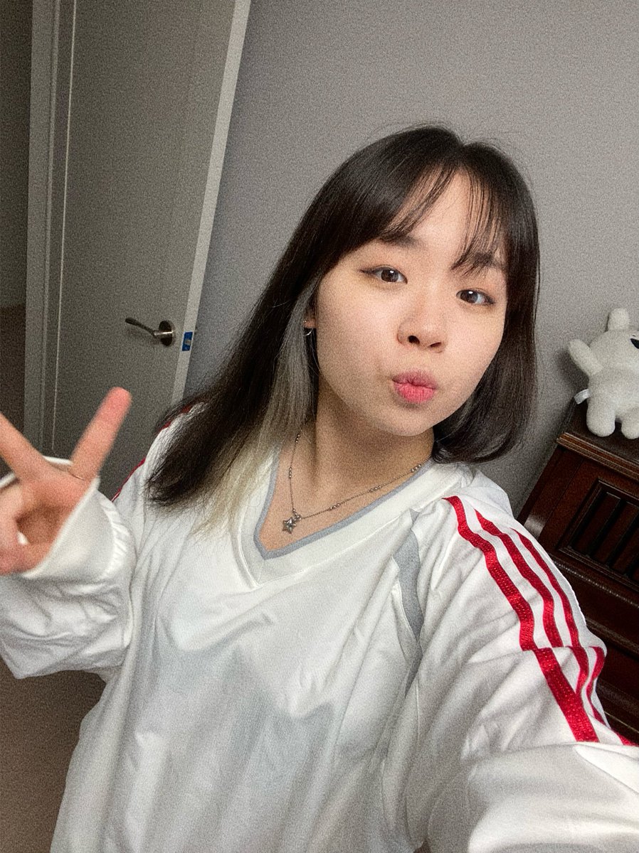 오늘 많이 찍어보았어요 ( 어때요? )
관전 포인트는 모자 썼을 때와 안 썼을 때의 차이...