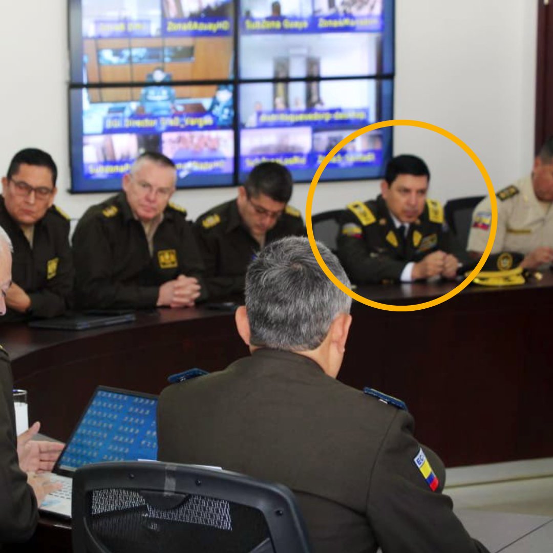 LaPosta_Ecu's tweet photo. ¿Esos no son los Generales Ponce y Goyes que Guillermo Lasso les dijo ‘adiós’ por el caso de María Belén Bernal? Pues al parecer siguen en su cargo porque hoy aparecieron junto al ‘capi’ Zapata y Fausto Salinas. @lassoGuillermo, atender. https://t.co/Y1hkPoQ2Qi