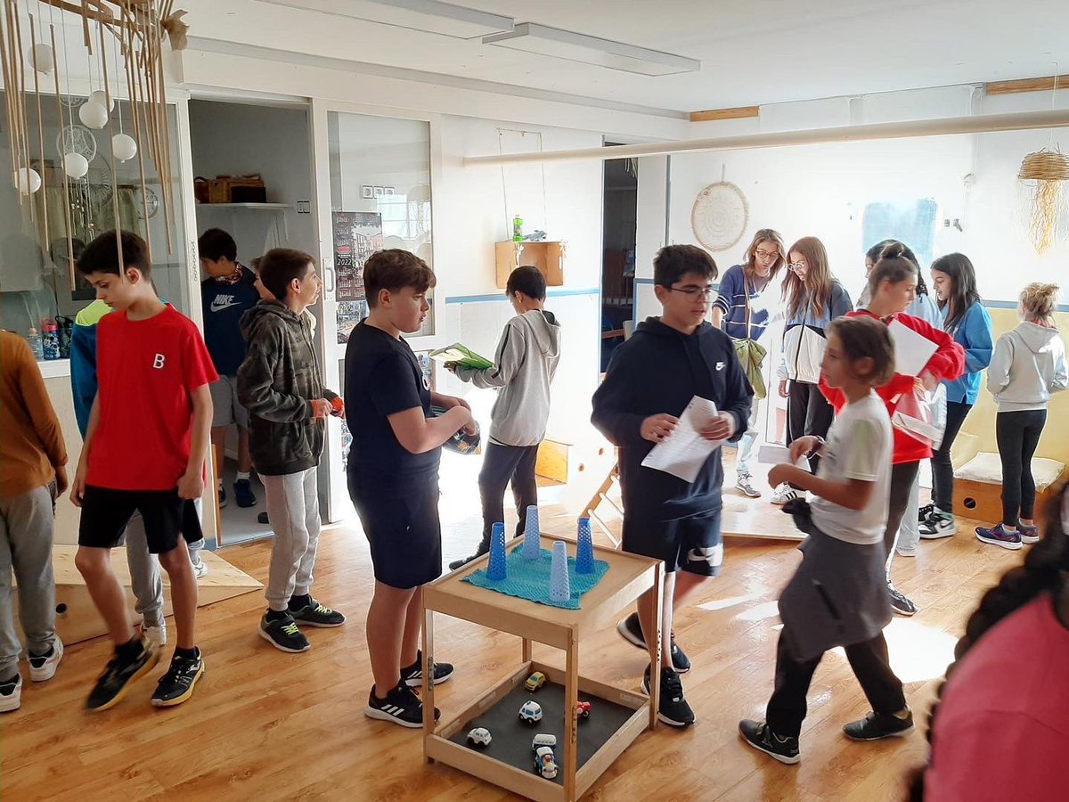 Ins_SerradeNoet's tweet photo. Avui els alumnes de 1r del projecte STEM "Creem joguines" hem visitat l'Escola Bressol Flor de Neu.  Ha estat molt profitosa! Ben aviat construirem les joguines! Moltes gràcies per rebre'ns! @AjuntamentBerga https://t.co/R2jXD1SShI