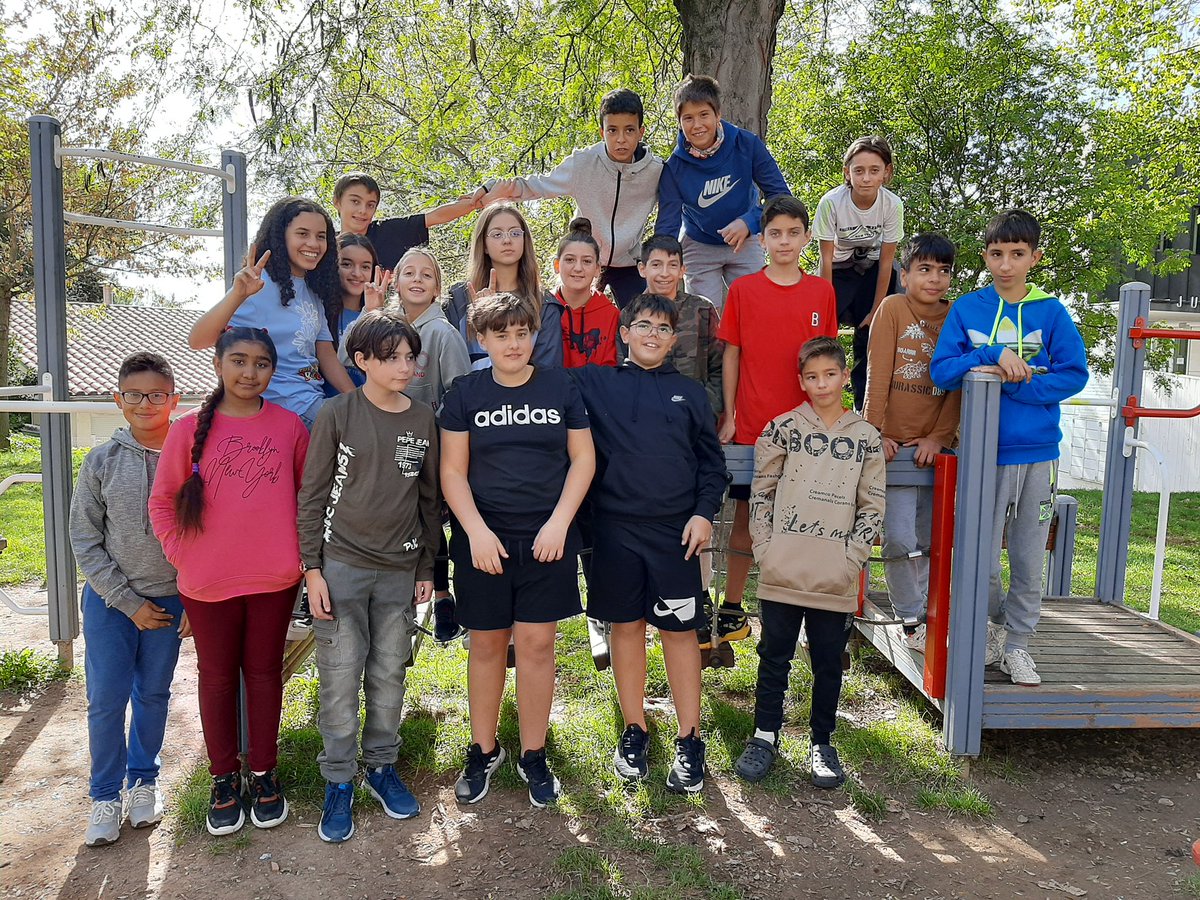 Ins_SerradeNoet's tweet photo. Avui els alumnes de 1r del projecte STEM "Creem joguines" hem visitat l'Escola Bressol Flor de Neu.  Ha estat molt profitosa! Ben aviat construirem les joguines! Moltes gràcies per rebre'ns! @AjuntamentBerga https://t.co/R2jXD1SShI