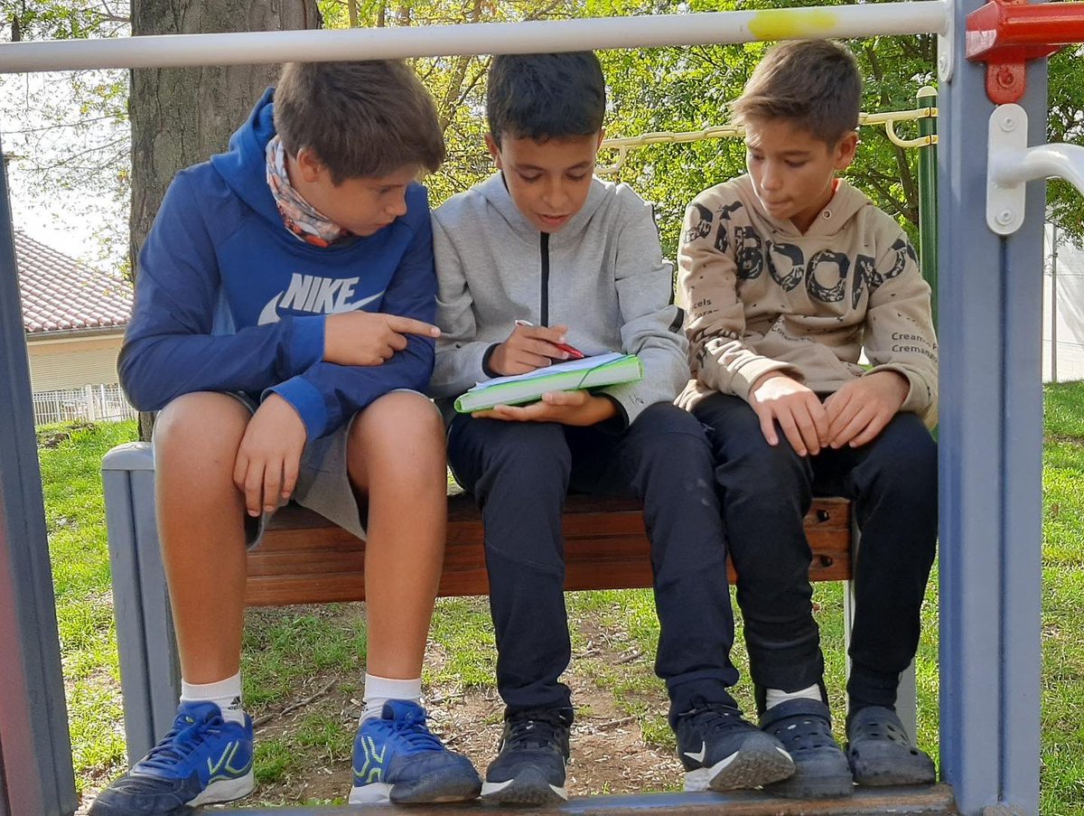 Ins_SerradeNoet's tweet photo. Avui els alumnes de 1r del projecte STEM "Creem joguines" hem visitat l'Escola Bressol Flor de Neu.  Ha estat molt profitosa! Ben aviat construirem les joguines! Moltes gràcies per rebre'ns! @AjuntamentBerga https://t.co/R2jXD1SShI