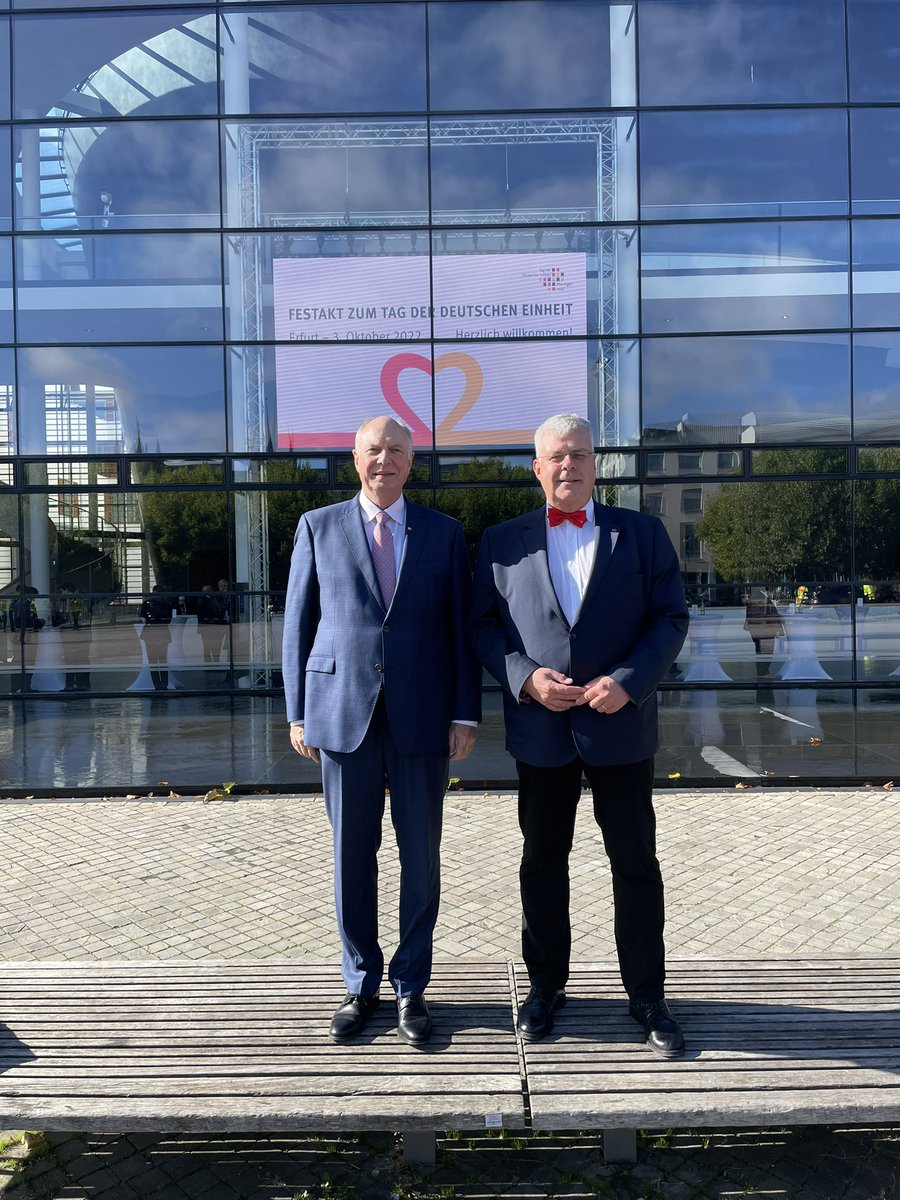 HoeppnerKV's tweet photo. @DMusikrat trifft @DKRKultur: Prof. Martin Maria Krüger u. Prof. Christian Höppner
#DKR #Musikrat https://t.co/VX2sc2K3uE