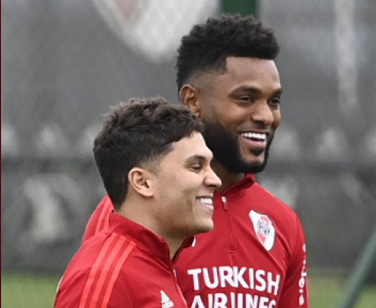 alerp91218's tweet photo. #River | Colombianos
Los golazos de @juanferquinte10 de esta semana nos pusieron a solo 2 de los 250 goles de jugadores "cafeteros" en el club. ¿Quién lo anotará, #Juanfer o @MiguelABorja9 ?
1 y 50 @JUANPABLOANGEL
100 @FALCAO
150 @teogutierrez29
200 @carrascal98 https://t.co/WjzqNF1zhk