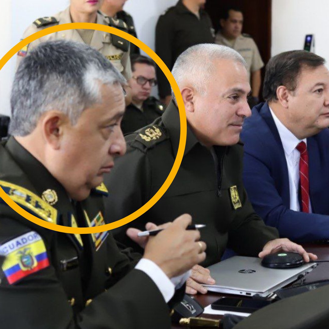 LaPosta_Ecu's tweet photo. ¿Esos no son los Generales Ponce y Goyes que Guillermo Lasso les dijo ‘adiós’ por el caso de María Belén Bernal? Pues al parecer siguen en su cargo porque hoy aparecieron junto al ‘capi’ Zapata y Fausto Salinas. @lassoGuillermo, atender. https://t.co/Y1hkPoQ2Qi