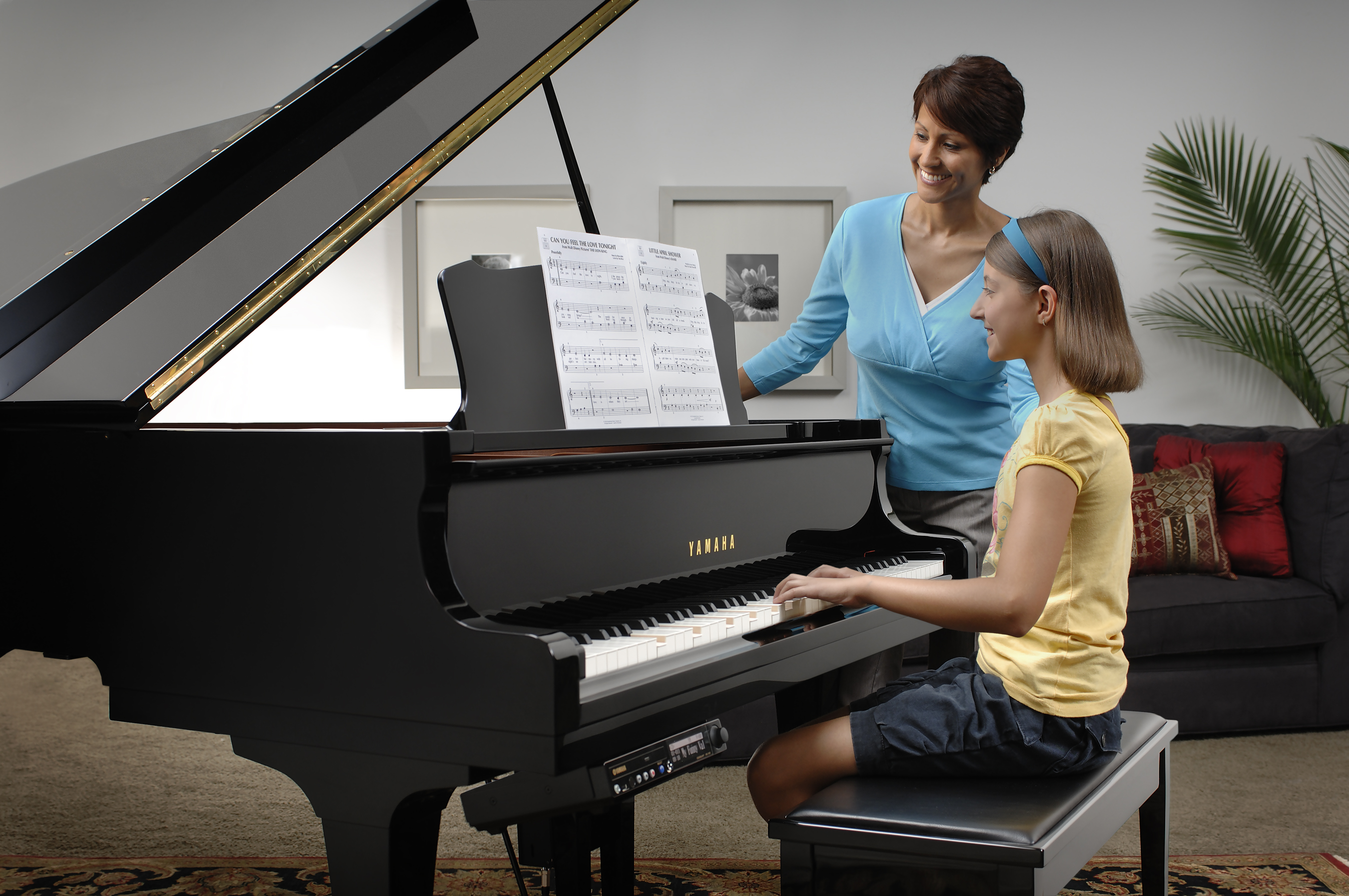 Sister play piano