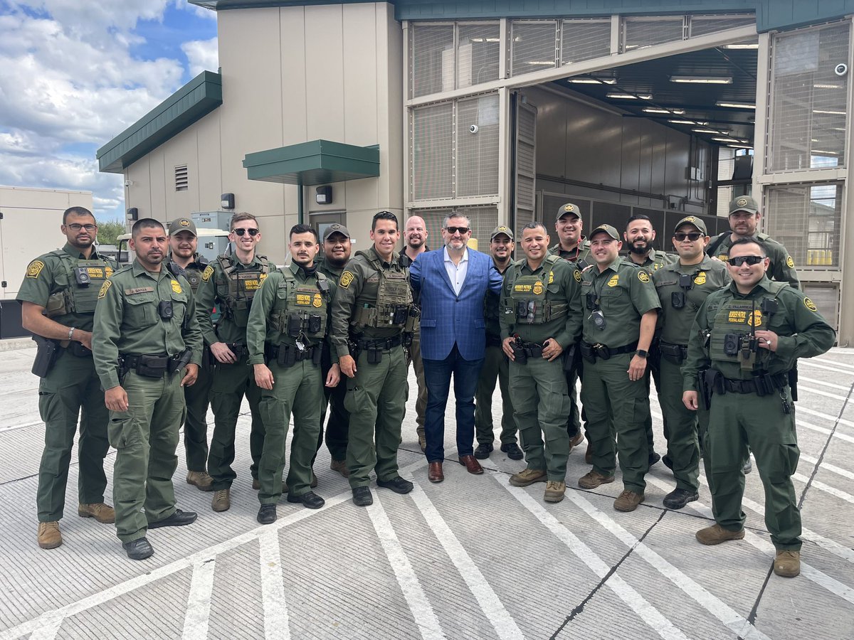 Ted Cruz tweet media