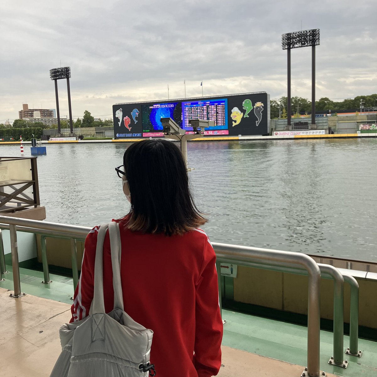 Q_Q_23's tweet photo. 今月の記念日はオシャレなカフェ行ってからの競艇デート🚤
場所の差激しすぎ、、
ほぼ食うて呑んでがメインやったけど楽しかった〜☺︎
しっかり2人とも負けました！
ギャンブルは向いてない🤔まぁその方がええか
いつも有り難うね〜☺︎ https://t.co/wASkII9tBK