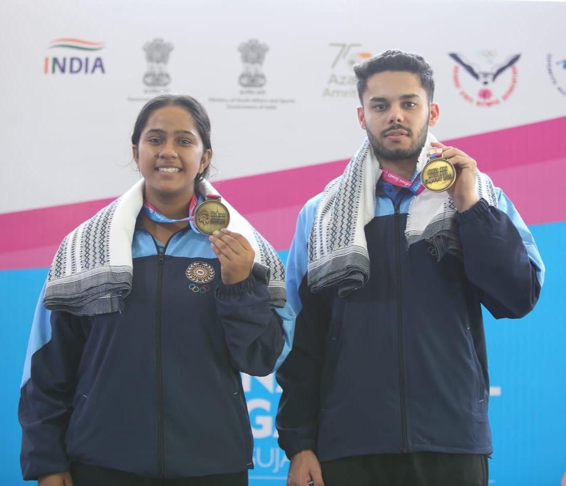 HSBawa_Official's tweet image. ਕ੍ਰਿਪਾਲ ਸਿੰਘ ਨੇ ‘ਡਿਸਕਸ ਥਰੋਅ’ ਵਿੱਚ ਸੋਨੇ ਦਾ ਤਮਗ਼ਾ ਜਿੱਤਿਆ, ਨਿਸ਼ਾਨੇਬਾਜ਼ੀ ਵਿੱਚ ਸਿਫ਼ਤ ਕੌਰ ਸਮਰਾ, ਵਿਜੈਵੀਰ ਸਿੱਧੂ ਤੇ ਹਰਨਵਦੀਪ ਕੌਰ ਨੇ ਸੋਨ ਤਮਗੇ ਜਿੱਤੇ  yespunjab.com/punjabi/?p=100…

#Punjab #KirpalSingh #DiscusThrow #SifatSamra #VijayveerSidhu #Harnavdeep #Shooting #YesPunjab