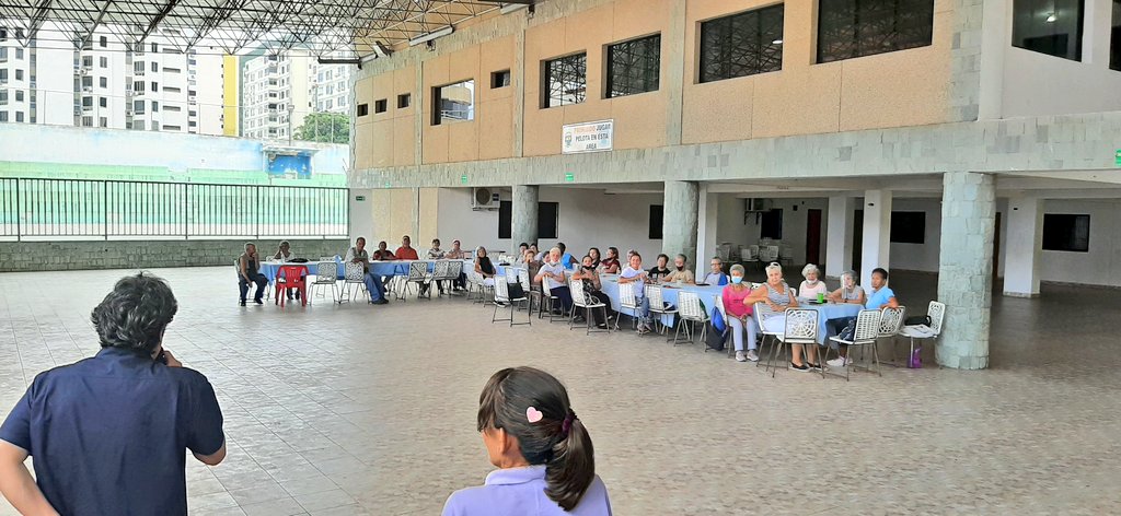 ConsEspCaracas's tweet photo. La semana pasada se realizó una visita a la Unión Canaria de la Guaira, que dispone de un centro de asistencia médica primaria, y organiza a diario actividades para nuestros mayores. https://t.co/uoniQksKKS