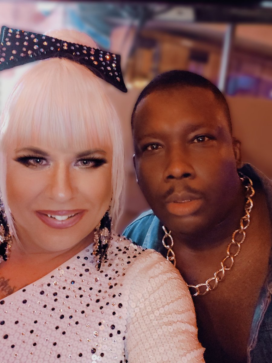 dustiny_love's tweet photo. I LOVE when I run into #TorontosTurnUpsensation & @canadasdragrace S3 Runner-Up @jadashada ...... I absolutely love this bish..... #WoodysOnChurch #yasssssss #WERK #TURNUPQUEEN #outofdrag #SaturdayNight #shenanigans https://t.co/9c1v9z5NWb