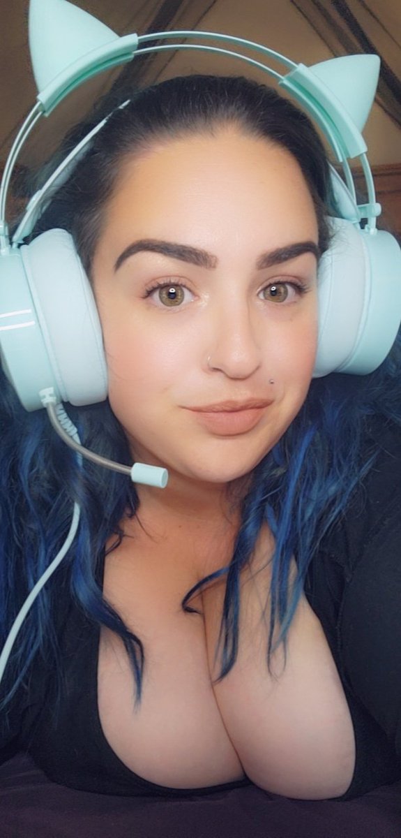 Goddess_Alustra's tweet photo. Spent a nice relaxing day gaming yesterday! So not ready for Monday! #bbwcurves #hotgamergirl #bigtitbbw #gamergirls #gothsubmissive #submissive #BigBoobyClub #BigBoobFanatics #ssbbwgoddess #ssbbwonlyfans #ssbbwgirl #thickgothgirls #bdsmkitten https://t.co/5PvZWxoGrk