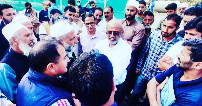 ERA_gov's tweet photo. @deepak2403 alongwith other members of @WorldBank team having an #interaction with #inhabitants of #Palpora during visit to #Missinglinks Zone-II #StormWaterDrainagescheme #executed by @ERA_gov under #jtfrp.#Residents ofarea expressed #gratitude to #WB for #funding the #project. https://t.co/9UOrjV02RH