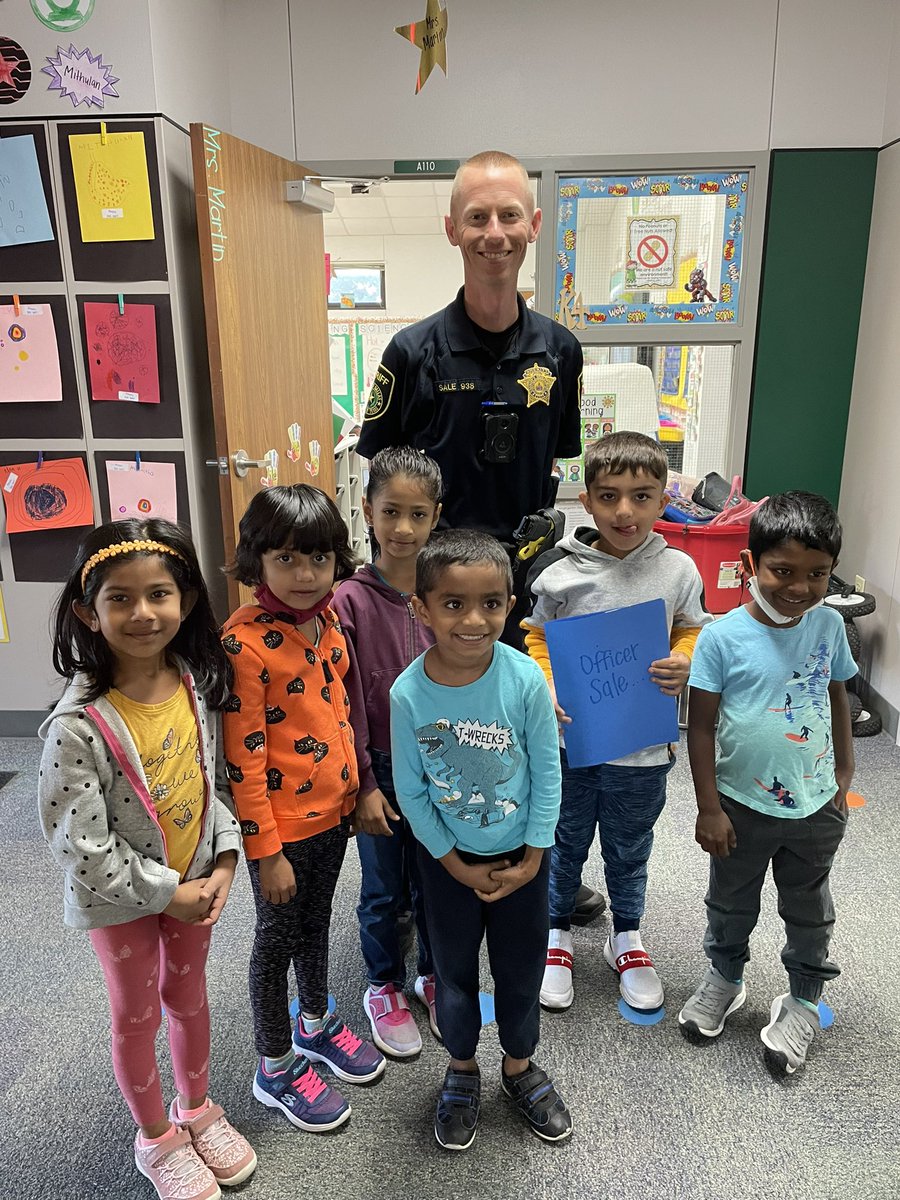 Awesome start to the week. Thank you <a href="/VRE_STARS/">Valley Ranch Elementary Coppell ISD</a> kindergartners for the card and the gift. Already made my week 😃😃