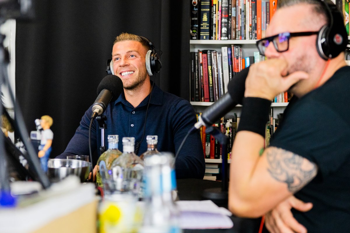 Andries8's tweet photo. Weer eentje voor de boekenkast gekregen. De aflevering met voetbal legend @AlderweireldTob nu overal online. Enjoy!
#wttaa #welcometotheaa 231
https://t.co/5mkLDsbo8a
https://t.co/XATQ4uwKso
https://t.co/G1OY8sg8TU
W/ @AgnewAlex
π· @crynen_marijke https://t.co/HoKsZTCBap
