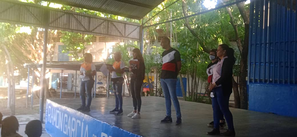 Con alegría la muchacha de la patria regresa a clases en el Municipio Ribas#Aragua #AraguaEsEducacion 
<a href="/NicolasMaduro/">Nicolás Maduro</a> <a href="/Soykarinacarpio/">Karina Carpio</a>  <a href="/leoalvacabrera/">Prof. Leonardo Alvarado</a> @ZE_Aragua @MPPEDUCACION