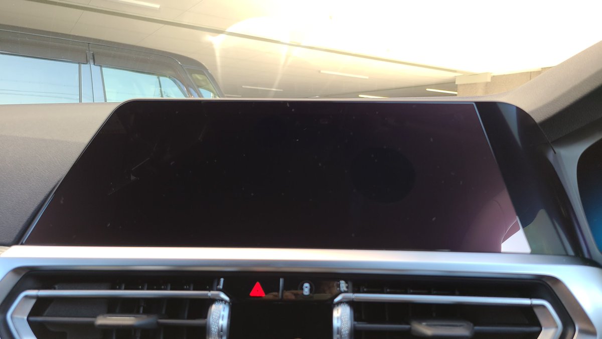 tmobi_3's tweet photo. idrive7 はタッチ可能に👋
と言うことで、スクリーンフィルムを貼りました✴
これで指紋を気にせず触れますね☺️
#BMW
#320i
#G21
#iDrive7
#スクリーンフィルム https://t.co/2qbNo5kmCu