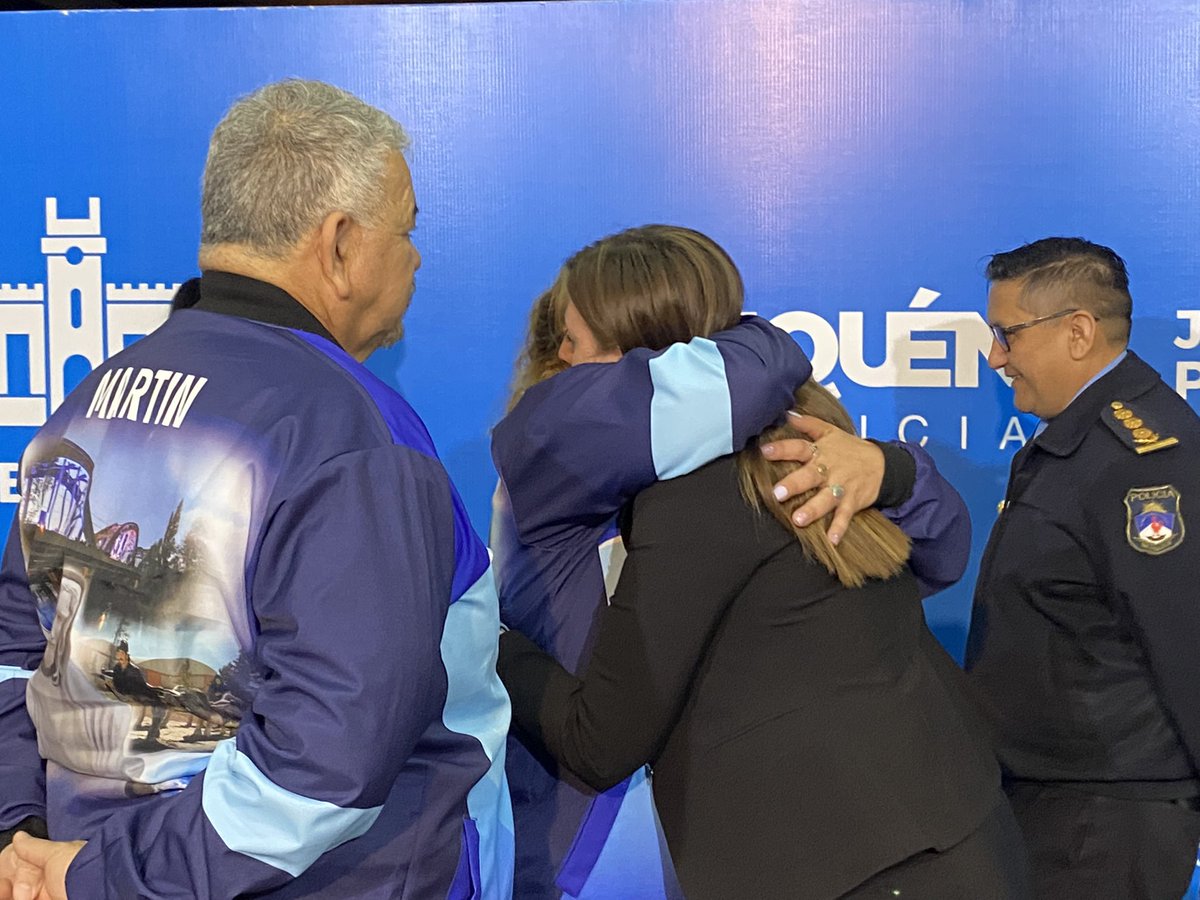 LoreAbdala's tweet photo. Con un emotivo encuentro, entregamos la Declaración de interés de @LegislaturaNqn a toda la familia policial participes de la “X Cruzada Homenaje”. Nuestro profundo reconocimiento 🚴🏽 ya que cada pedaleada será en nombre de quienes dieron tanto por #Neuquén. https://t.co/zWUcFS3pMl