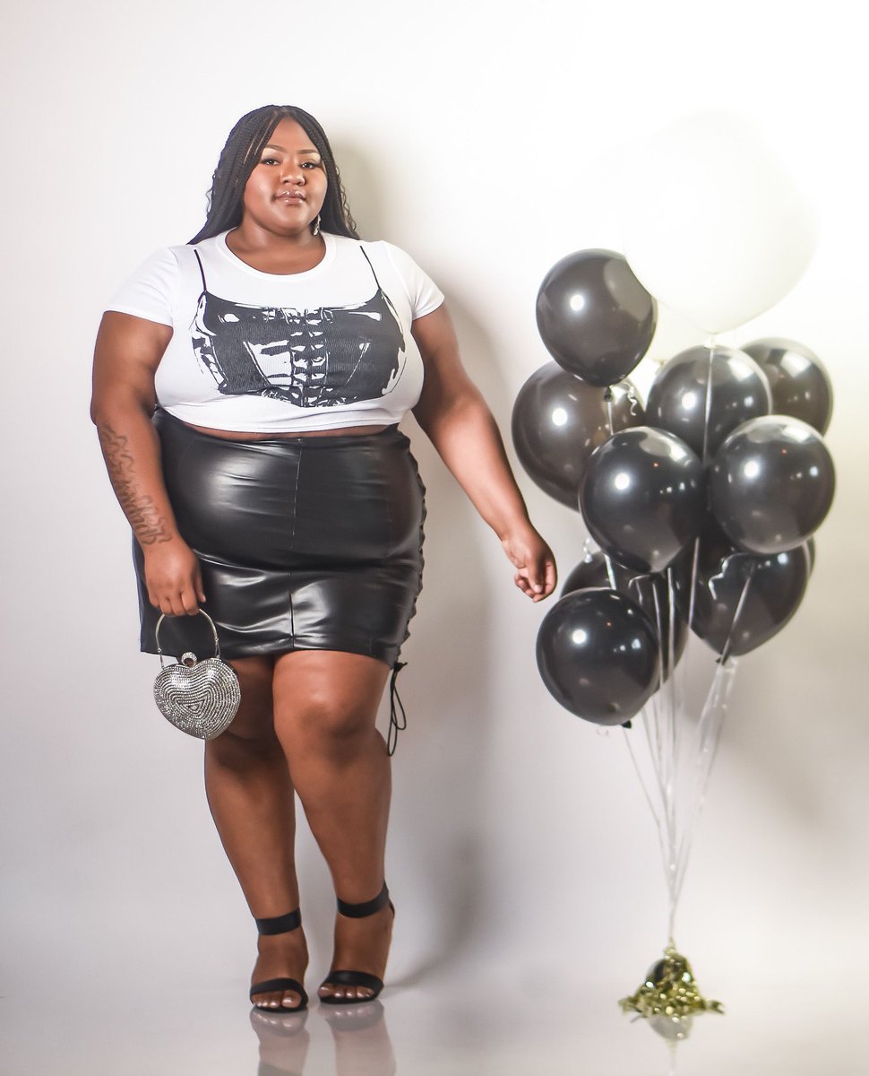 JuuicyGal's tweet photo. Today, we celebrate ME🥳 #hello28 https://t.co/jPCZWJp8AR