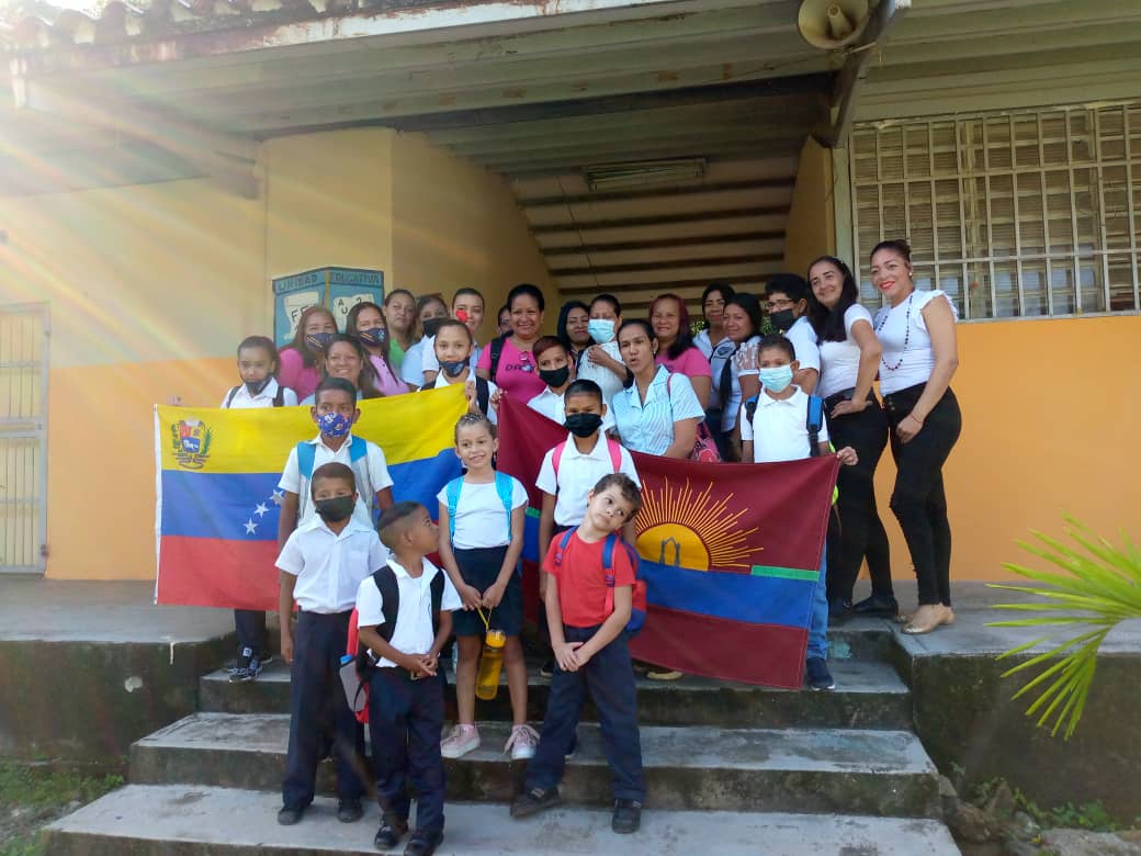 Cnaeguigue_B's tweet photo. #3Oc UE Fernando Figueredo Escuela Estadal con entusiasmos Recibiendo a nuestra Muchachada. Municipio Carlos Arvelo I Guigue-Belen .
@_laavanzadora
@pedrodiazg59
@cnaeoficial
@norelys_bolivar
@cnaecarabobo
@aymaraguiar
#RegresoAClases https://t.co/JYrxhgQseN