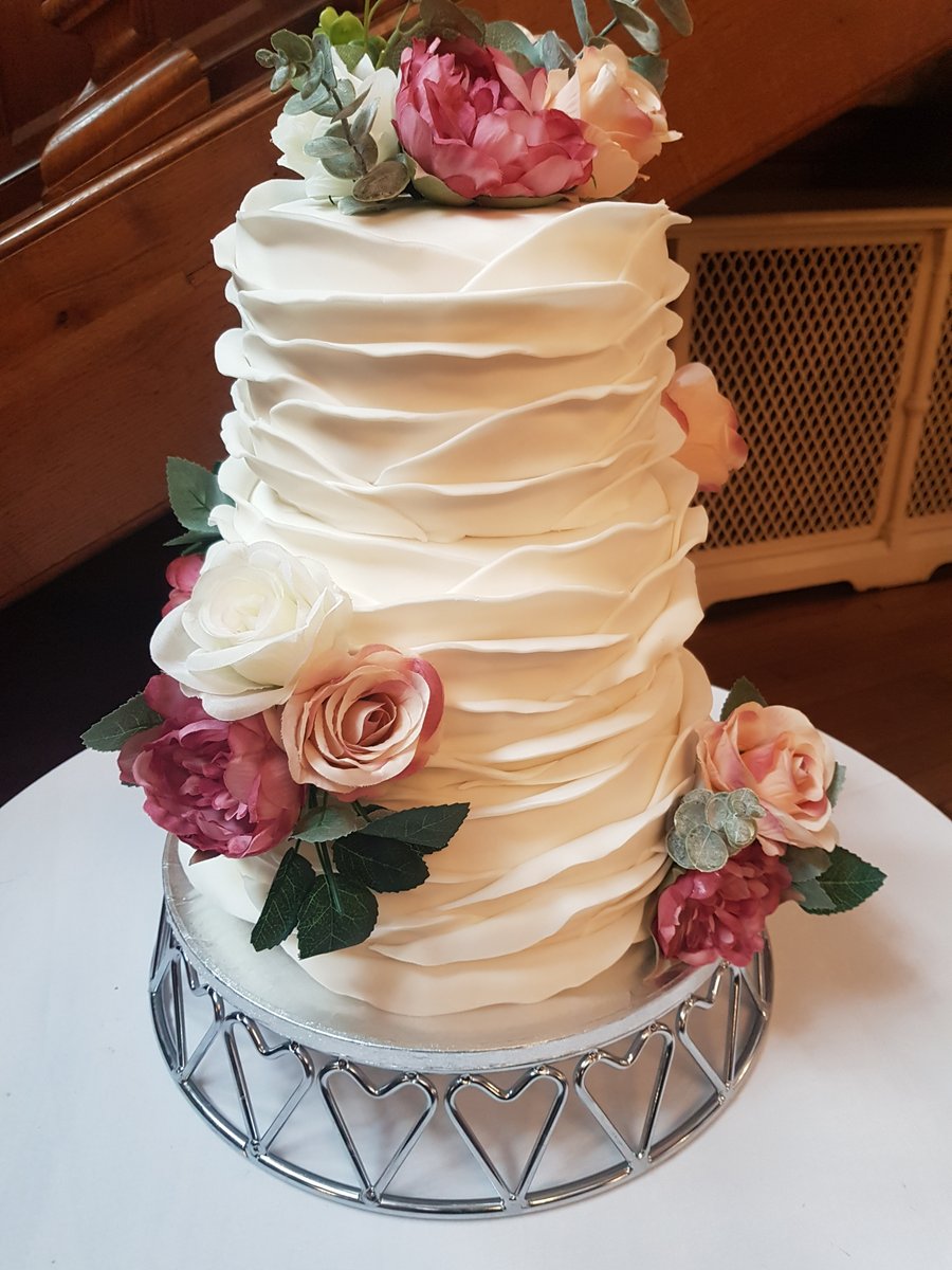 house_of_flags's tweet photo. Ken and Sandra, two of our wonderful colleagues, recently tied the knot after 24 years together.

Ken is a member of our flag installation team and Sandra works in our print production facility

Congratulations to the happy couple!

#wedding #weddingday #Congratulations https://t.co/L11mEbId1c
