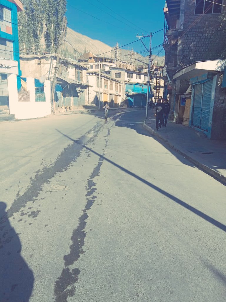 HaiderBeigh's tweet photo. 2nd day of Kargil bandh.
UT Ladakh administration failed to fulfill demand of AKTA.
#oneUT_onepermit
#UTPermit_IsOurRight
@HMOIndia
@lg_ladakh
@FerozKhan_Kgl https://t.co/9dzEQ2BzJP