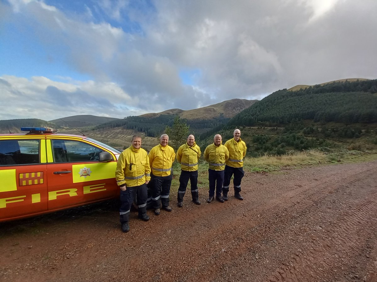 Last week members of our #NFRSWildfireTeam helped deliver a CPD training course and exercise in Cumbria for National Wildfire Tactical Advisors from around the country. 🙏 Thanks @CumbriaFire for organising and hosting and @ForestryEngland for support, knowledge and experience.