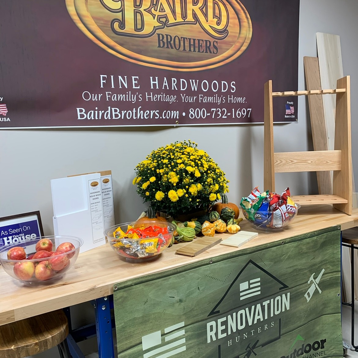 BairdBrothers's tweet photo. Feels like a fall morning around Baird Brothers Fine Hardwoods! We are welcoming the @RenovationHunters crew on-site at 7060 Crory Rd π»
#BairdBrothers #FallMorning #RenovationHunters #Studio3B #AmericanHardwoodAdvisor #Monday https://t.co/NgBfD5Rwzp