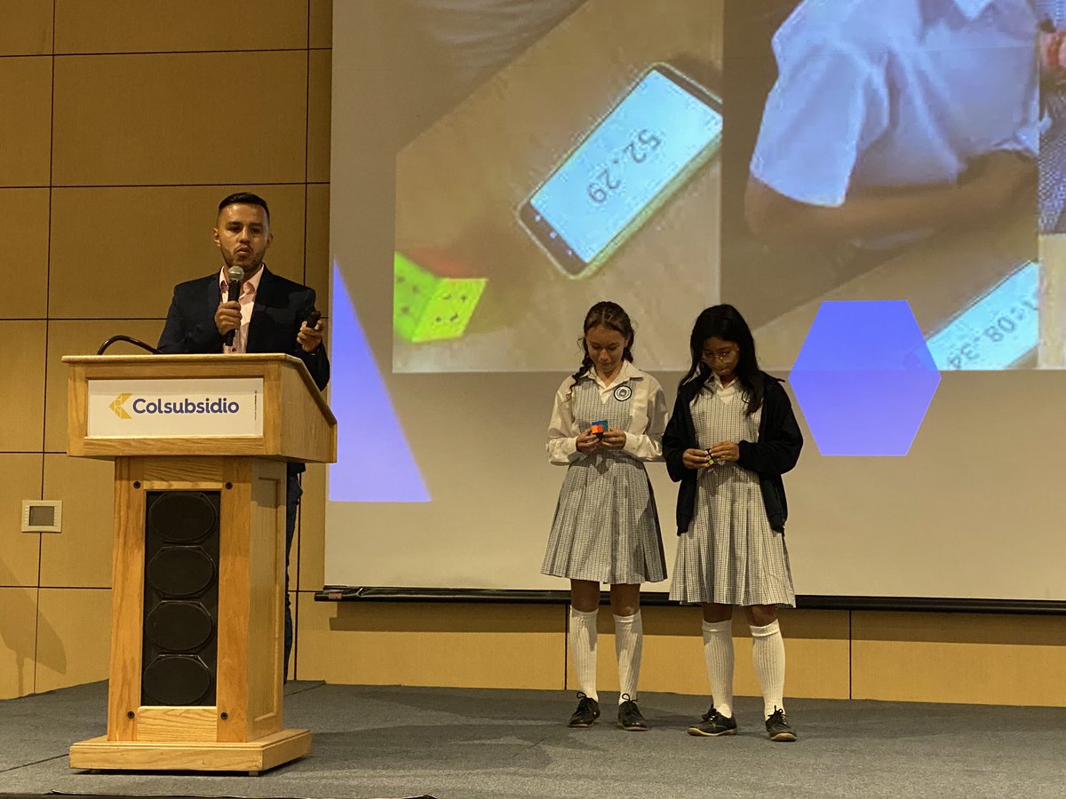 SecEducaCundi's tweet photo. #ForoEducativoDepartamental 2022 🧩|| La IED Alfredo Vásquez Cobo de #Quebradanegra nos presenta su experiencia significativa “El Cubo Rubik”, una propuesta innovadora para mejorar resultados académicos en los estudiantes.👏🏻 #Cundinamarca #RegiónQueProgresa https://t.co/ygoI6IcsUZ