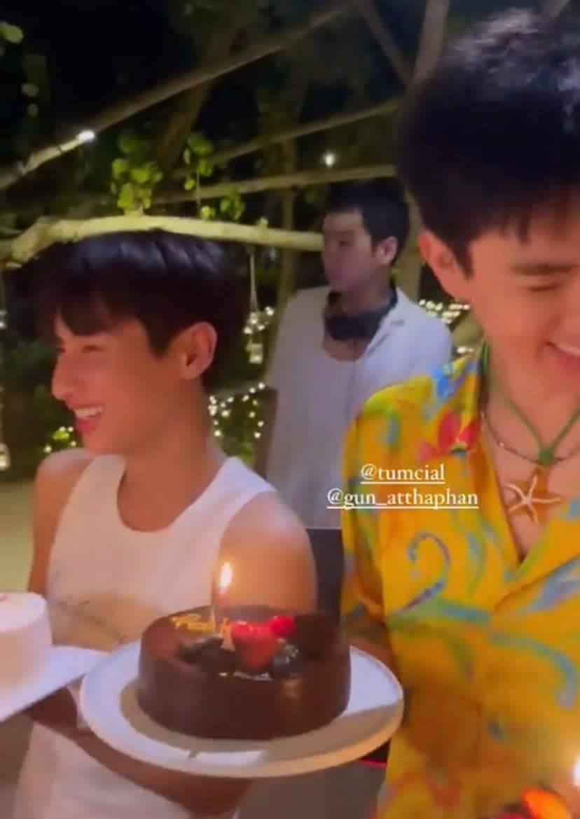 Yane1342's tweet photo. Chòi oi á 🤡😆
#ไม่ได้ชอบทะเลแต่พี่ชอบเธอ 
#ออฟกัน https://t.co/8KDAioaqSc