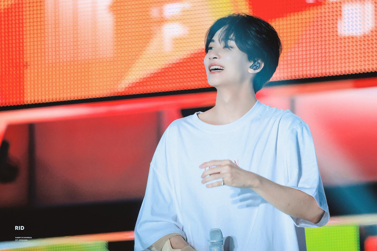 🐰🎉🎂🥳

#깊은향기로_남을_정한이의_스물여덟
#1004DayWithJeonghan