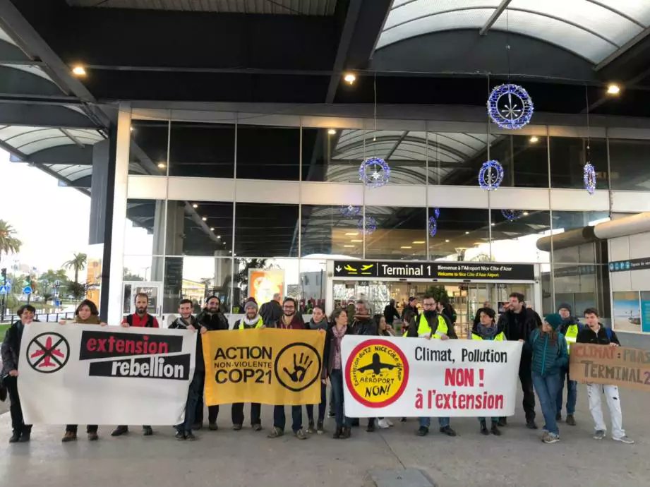 aviactions's tweet photo. 🤬 A Nice, le recours mené par @capre06 et FNE 06 contre l'extension de l'aéroport a malheureusement été rejeté aujourd'hui... avec 3000 € de préjudice-bâillon pour les assos requérantes.
Un scandale complètement à rebours de l'urgence à agir !
🧵👇
https://t.co/ElU0FtnIpa https://t.co/KdNZ236PNG