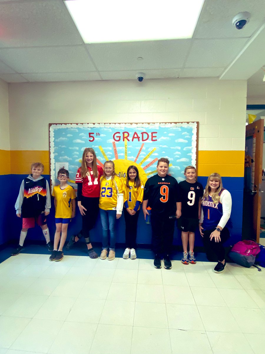 MissBurkhardt5's tweet photo. Spirit Week⚡️  Day 1: Jersey Day https://t.co/mpXP54leB9