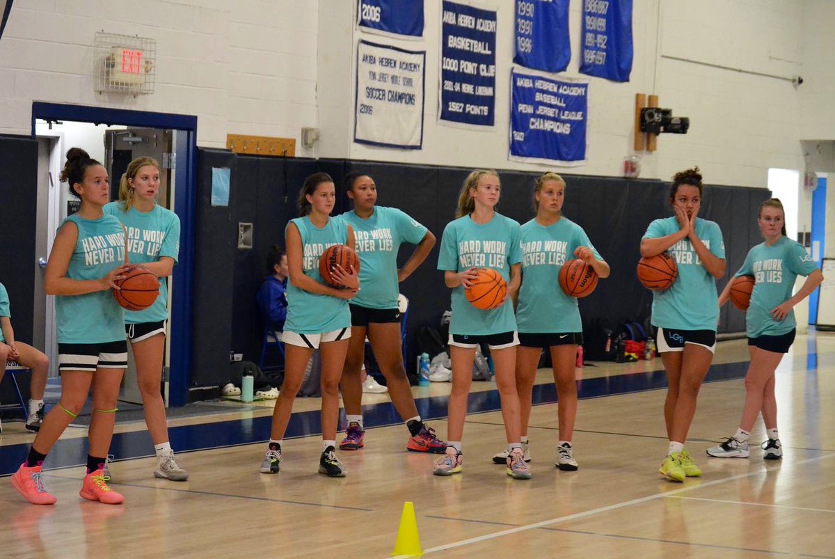 LBGbasketball's tweet photo. The Session 2 October #GersonGrind is now officially in progress!! πWADDUP HIGH SCHOOL SQUAD!?!?
Enjoy some πΈ from last nights "Zone Buster" session. Happy Monday!!
#FallGrind2022 #HWNL #OctoberGrind #GersonsPersons #lexiegersonbasketball https://t.co/LLQmcae6N6