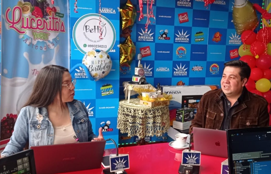 AmericaTulcanfm's tweet photo. Hoy en el segmento de Análisis Económico con el Ing Oscar Ruano, se habló de la Historia, Producción y Exportación del Café en la provincia del Carchi, además el llamado al consumo de nuestros productos, y valorar la riqueza productiva de nuestra localidad. https://t.co/4T2JkkV4Rx