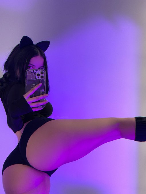 kitty https://t.co/5AZmtCdG5J