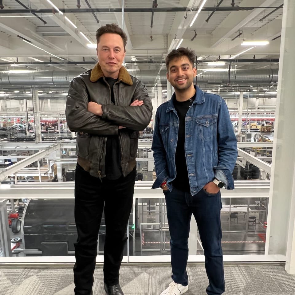 PPathole's tweet photo. People who are relentlessly attacking @elonmusk don’t understand that Elon wants and supports peace. Being on the side of peace and loving humanity is much more important than taking either sides. I appreciate @elonmusk for choosing peace over anything ❤️ https://t.co/XLAcdX7UhB