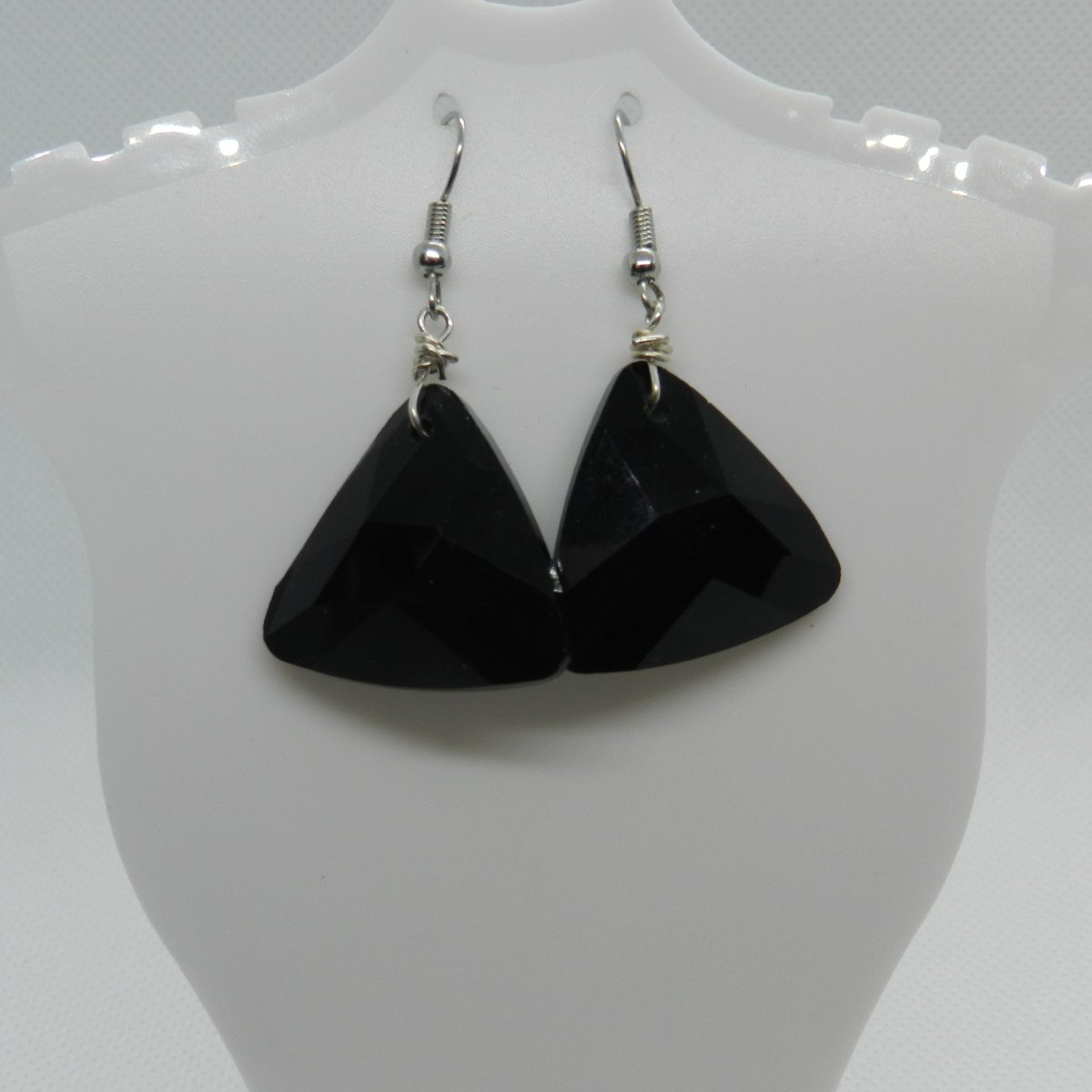 JnGifts's tweet photo. Black Triangle Crystal Earrings E4578 ready to ship https://t.co/7jTlZ9Z3xj #JnJGiftsHandmade #Etsy #GiftsForHim https://t.co/LO5XbozBSS