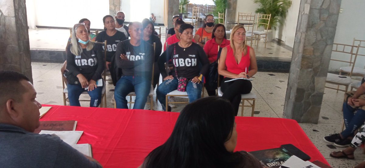 LibertadorPsuv's tweet photo. #AlMomento Jefes y Jefas de ubch recién electos sostienen encuentro de trabajo con estructura Municipal del @PartidoPSUV en Libertador.

@NicolasMaduro
@PartidoPSUV
@dcabellor
@Soykarinacarpio

#Organizar
#Unir
#Sumar https://t.co/OUxxTbYQyc