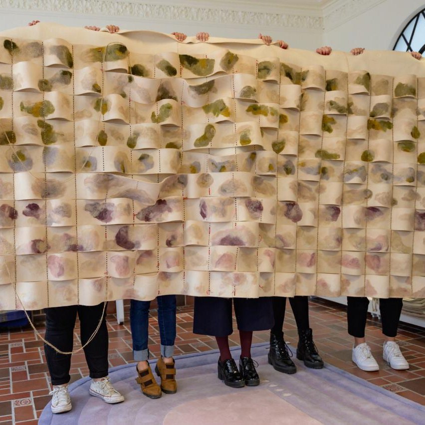 . <a href="/Marisol_Centeno/">Marisol Centeno</a> diseñadora textil, nos muestra la creatividad que hay detrás de su trabajo en #Colmena con Liz Galván por #MexiquenseTV.

4:00 PM. Canal 34.1 en la 1ra parte por #CulturaAMX 
#ConéctateConMexiquense.