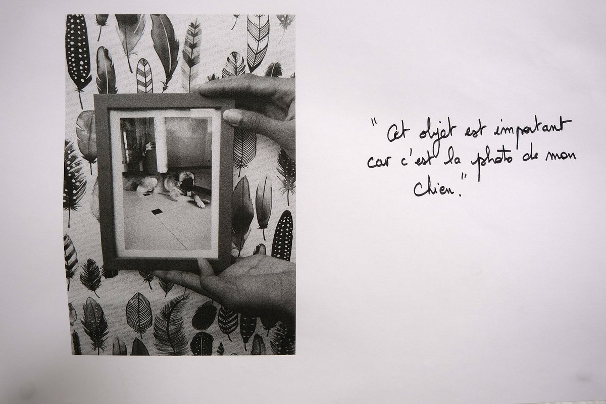 UNHCRfrance's tweet photo. Si vous deviez fuir votre pays, qu'emporteriez-vous ?
Des élèves de 4e du collège Jean Castel du @CalvadosDep ont répondu à cette question, en créant leur propre exposition photo. #TheMostImportantThing https://t.co/B4kMn8ntXJ