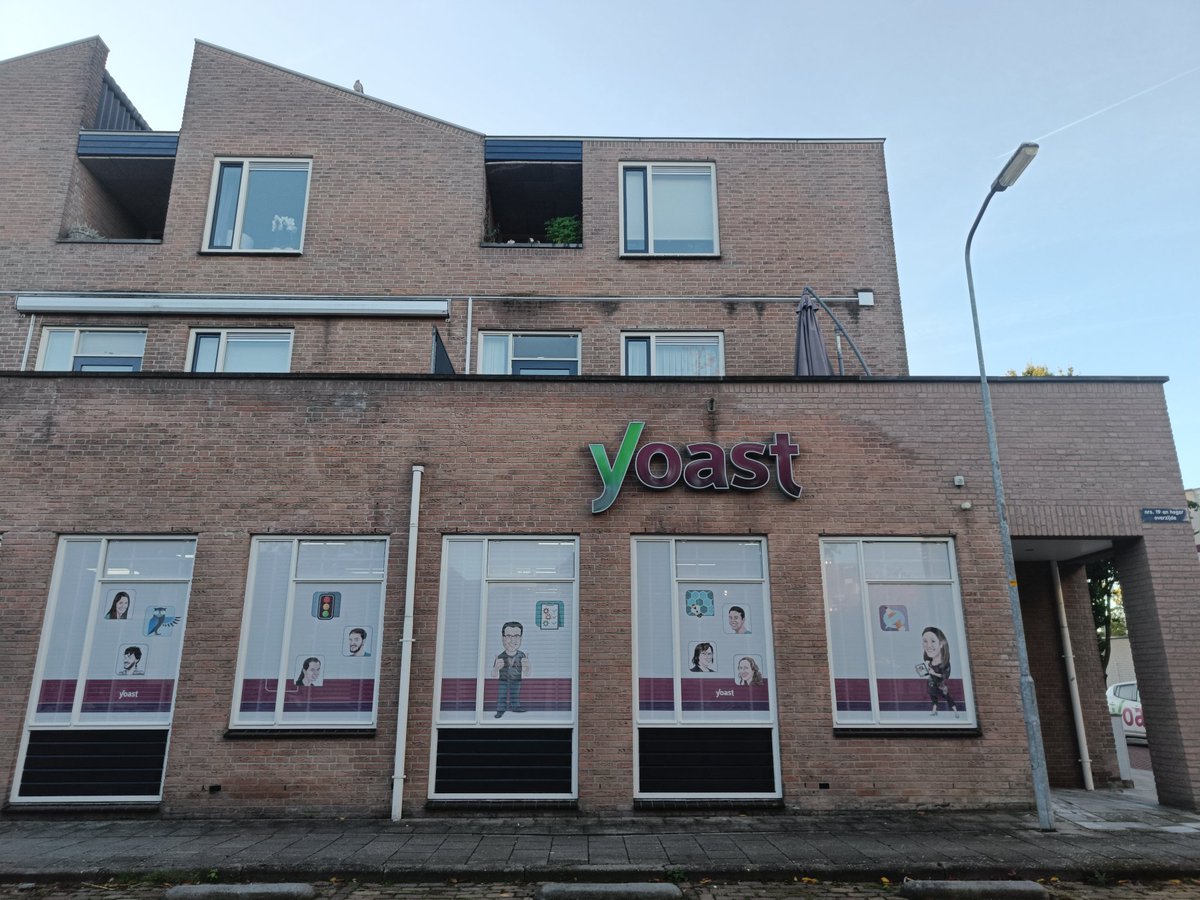 suascat's tweet photo. Productivity at work comes together sharing each of our skills and knowledge n that's what we are doing at Yoast HQ, meeting Yoast support engineers from across the globe at one place. Still a lot more to take away!!! #YoastCamp #yoast #seo #support #helpscout https://t.co/ffymwbg8tz