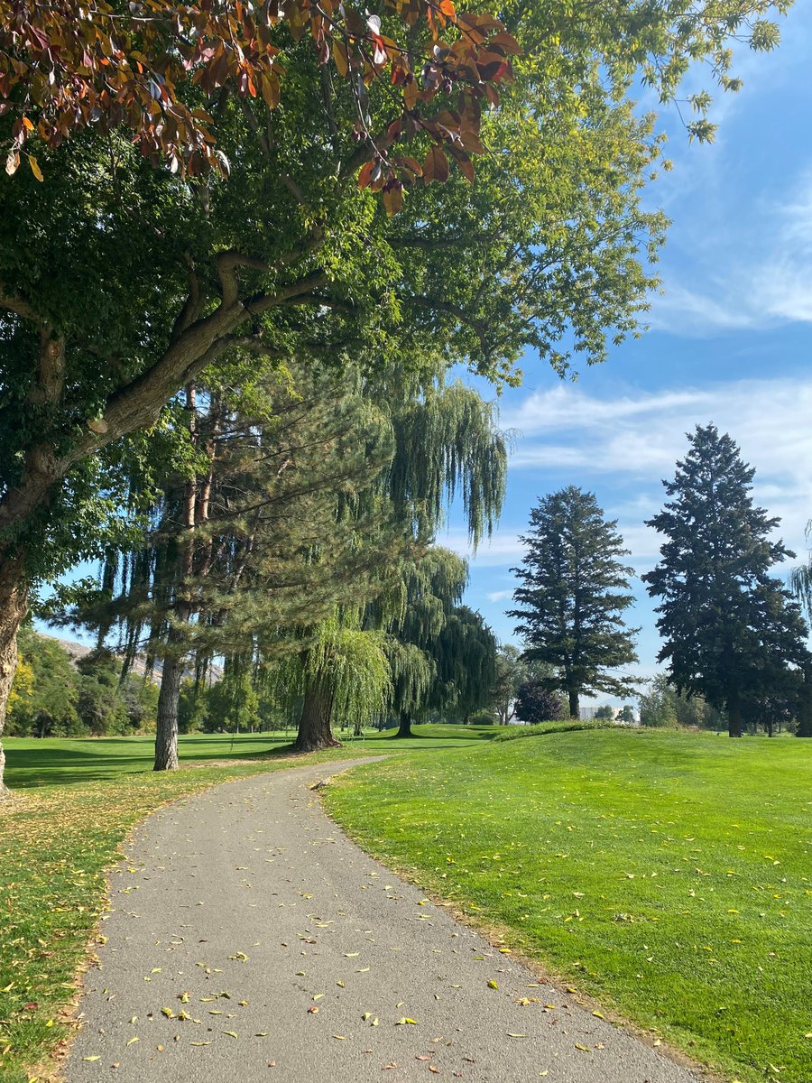 Gorgeous day to be at the golf course! ⛳️

#kamloopsgolfcc #fallgolf #golftwitter