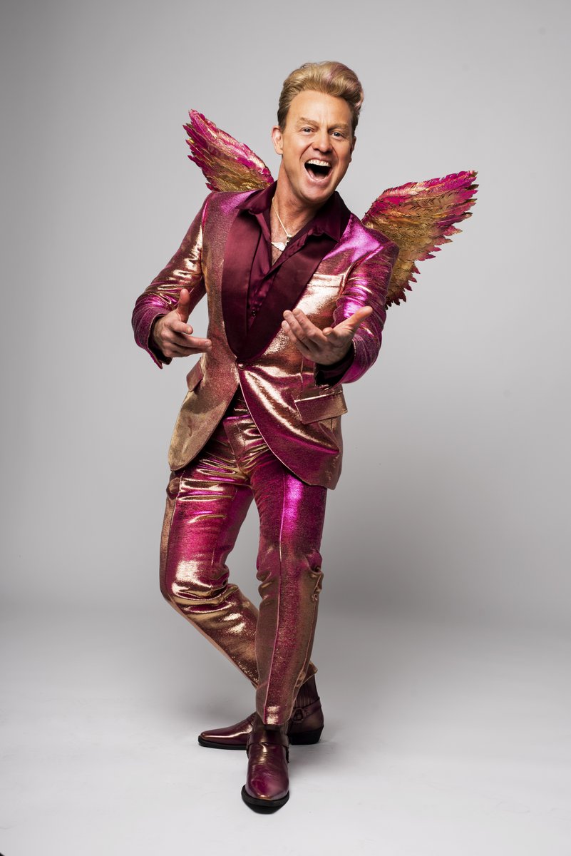 Grease_UK's tweet photo. C'mon you beauty school drop outs! 😎

Join us back in high school as we welcome @JDonOfficial back to Rydell! ⭐ https://t.co/3aS73332wz