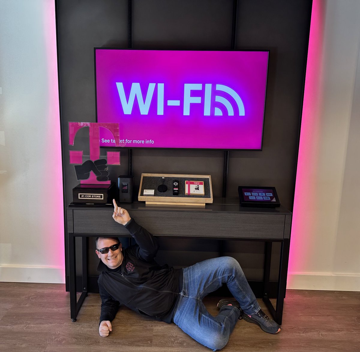 MagentaZT's tweet photo. Time for the Monday #Hustle! Did you know T-Mobile now provides home internet to millions of customers nationwide! Woodhaven has you covered! Come see us! #watchMIhustle #Trophywatch @AliciaMagenta6 @asadirfan https://t.co/ul1B9vYyJl