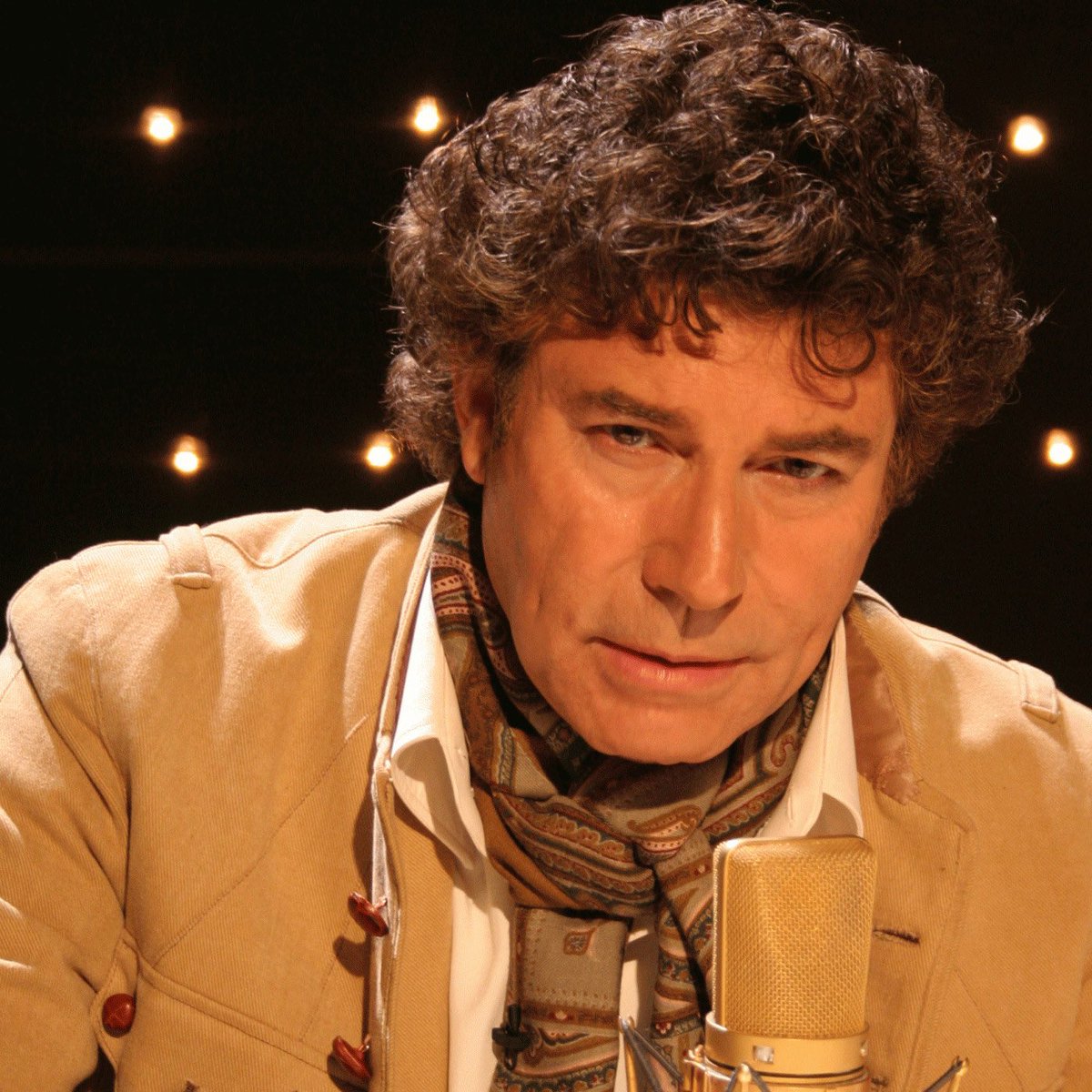 El comunicador en mayúsculas… En la profesión de periodista no he conocido a nadie igual. Para mi sin dudarlo el mejor!.. 
Gracias por entretenernos y D.E.P. #DonJesusQuintero