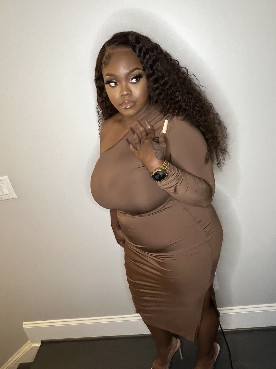 ____mirrr's tweet image. hardly ever on here but I still got it 🤎😏